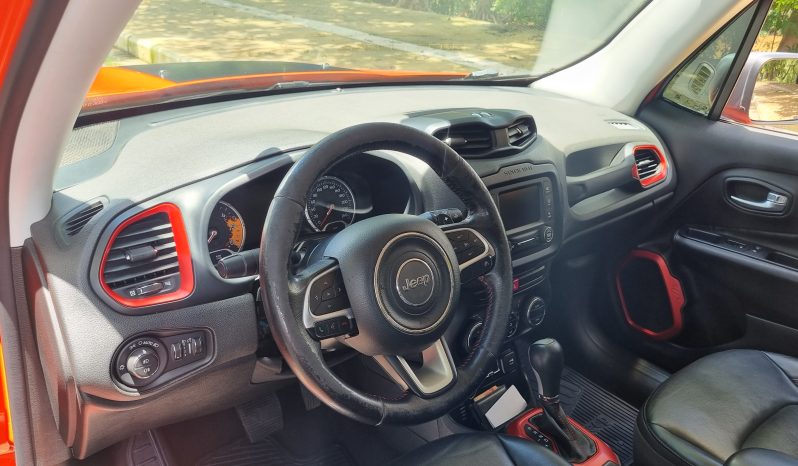 
								Jeep Renegade Trail Rated cheio									