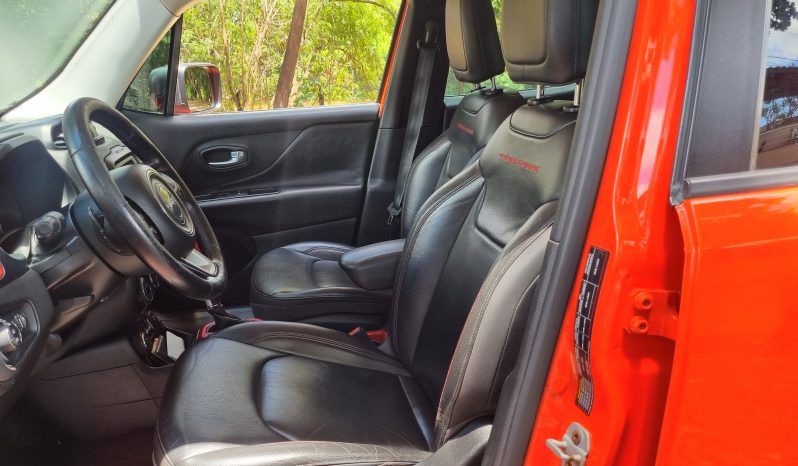 
								Jeep Renegade Trail Rated cheio									