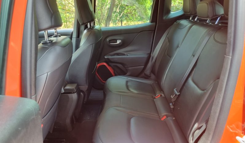 
								Jeep Renegade Trail Rated cheio									