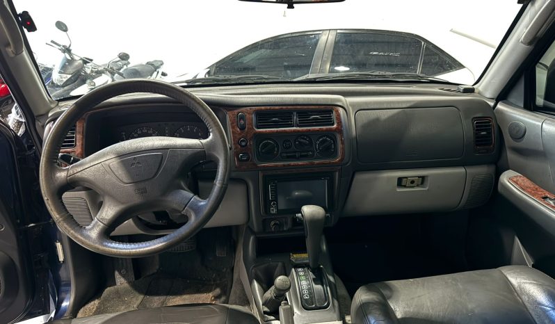 
								Mitsubishi Pajero 4×4 Sport cheio									