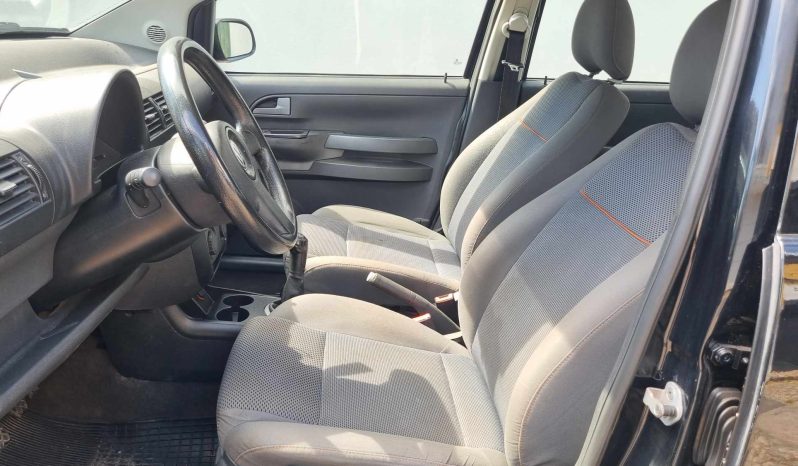 
								Volkswagen (VW) Fox 2010 Hatch Flex Preto 124000 cheio									