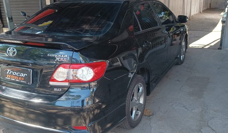 
								Toyota Corolla cheio									