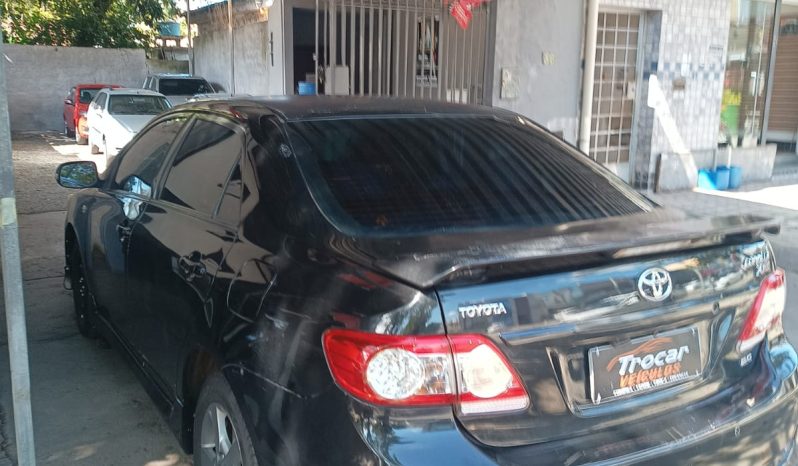 
								Toyota Corolla cheio									