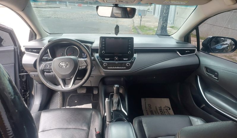 
								Toyota Corolla cheio									