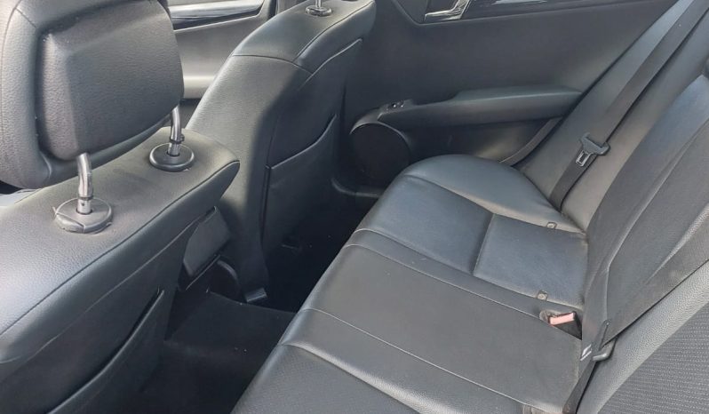 
								Mercedes C200 cheio									