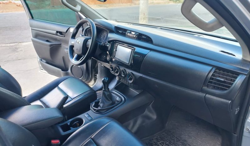 
								Toyota Hilux cheio									