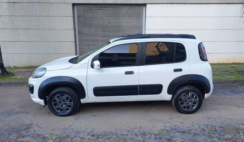 
								Fiat Uno Hatchback cheio									
