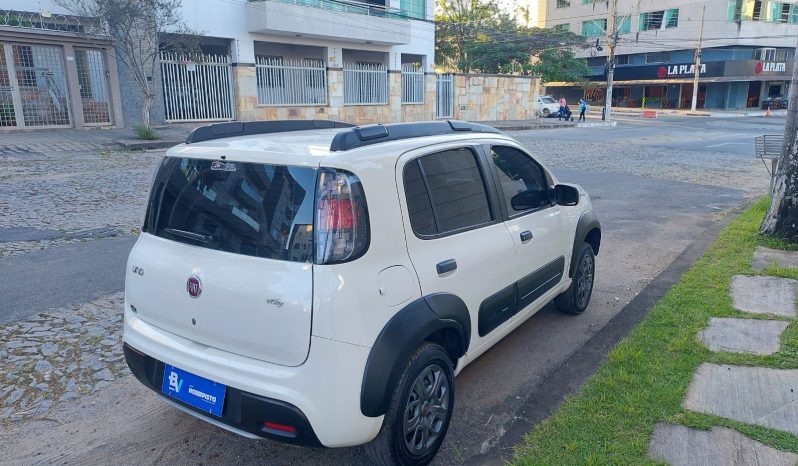 
								Fiat Uno Hatchback cheio									