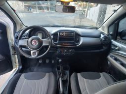 
										Fiat Uno Hatchback cheio									