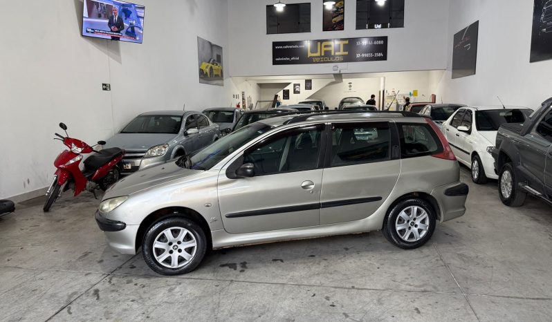 
								Peugeot 206 SW cheio									