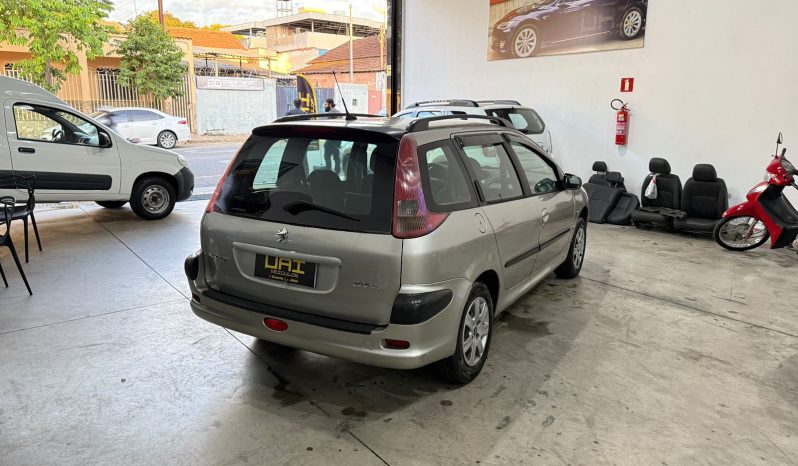 
								Peugeot 206 SW cheio									