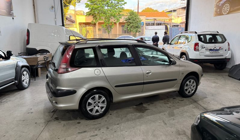 
								Peugeot 206 SW cheio									