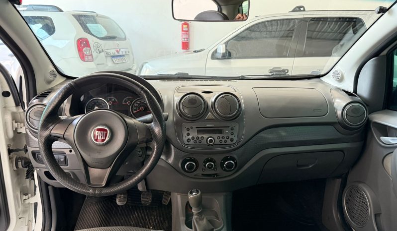 
								Fiat Palio 1.6 Essence cheio									
